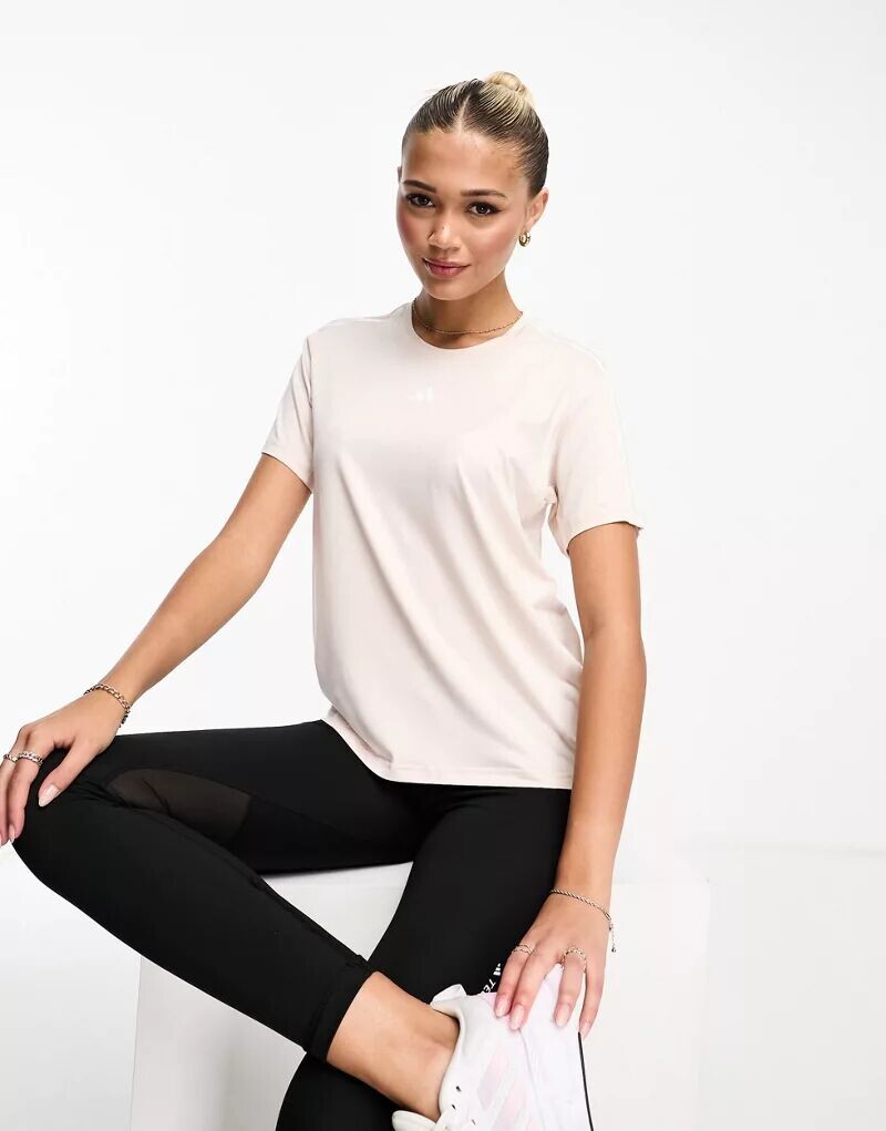 

Бежевая футболка с тремя полосками adidas Training Essentials adidas performance