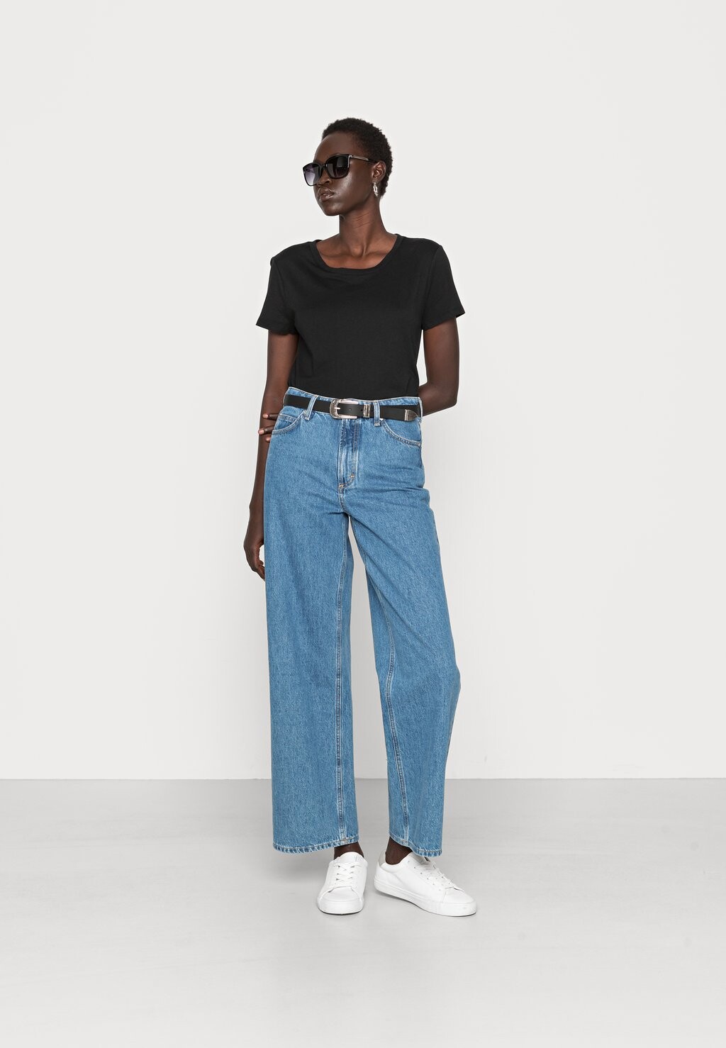

Базовая футболка GAP, черный