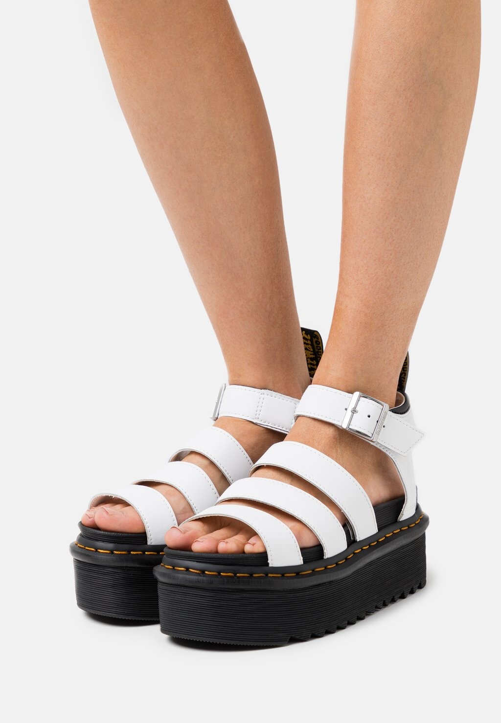 

Босоножки на платформе Dr. Martens