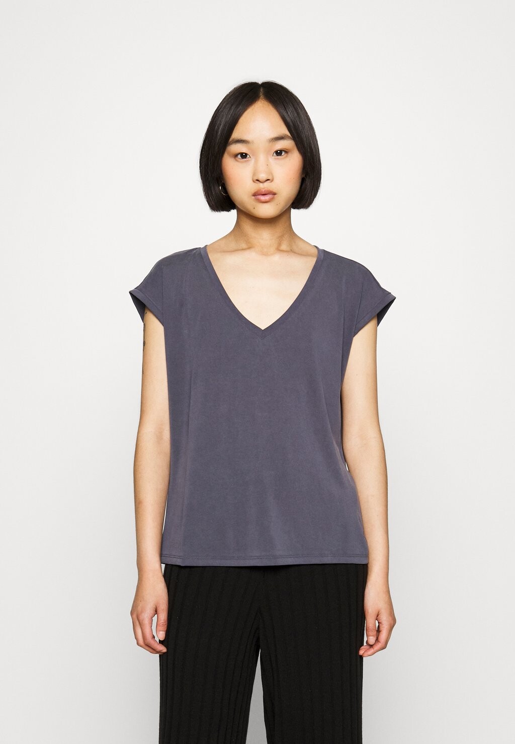 

Базовая футболка Vero Moda, синий