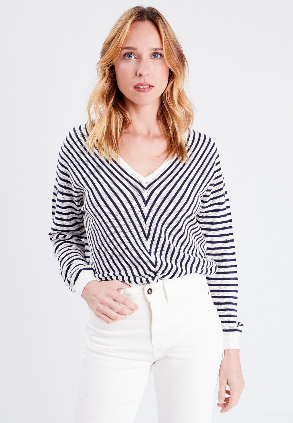 

Свитер BONOBO Jeans