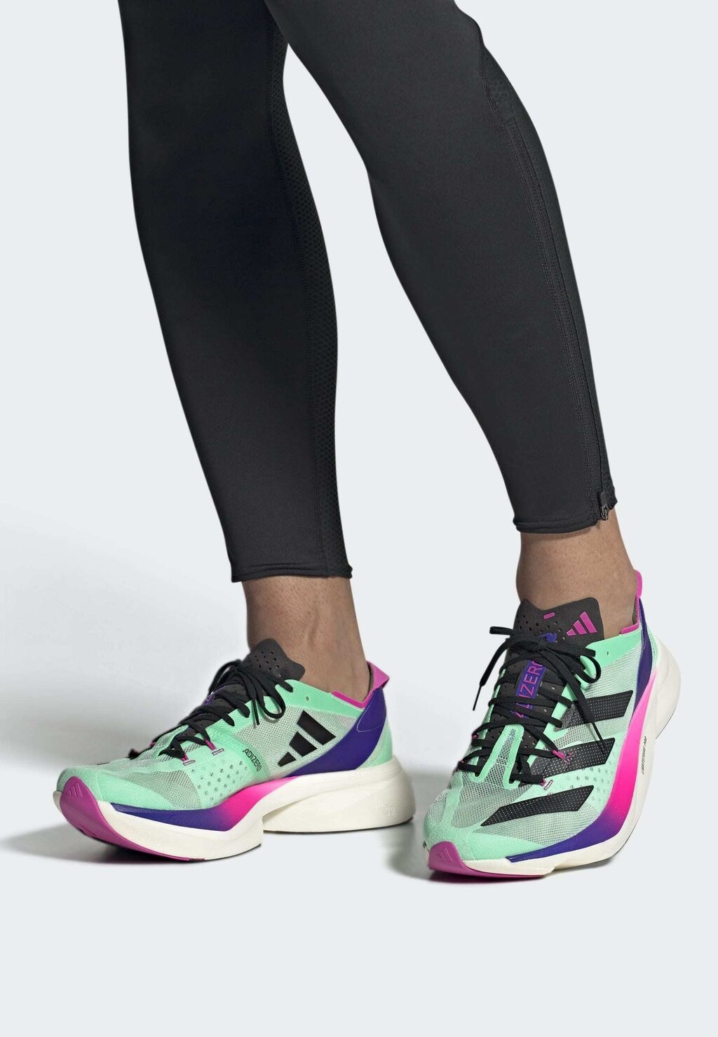 

Кроссовки Adidas