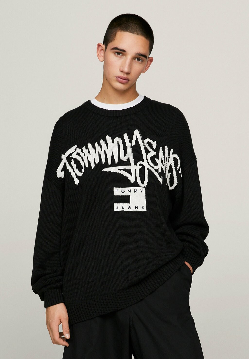 

Свитер GRAFFITI LOGO Tommy Jeans, черный