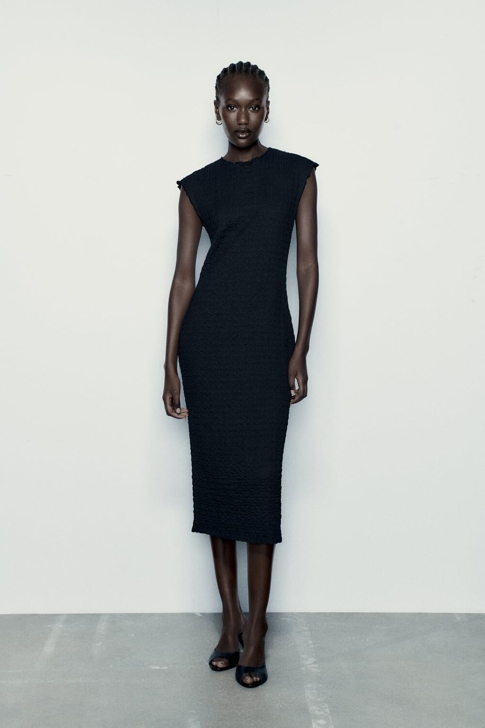 

Приглаженное платье с фактурой ZARA, черный