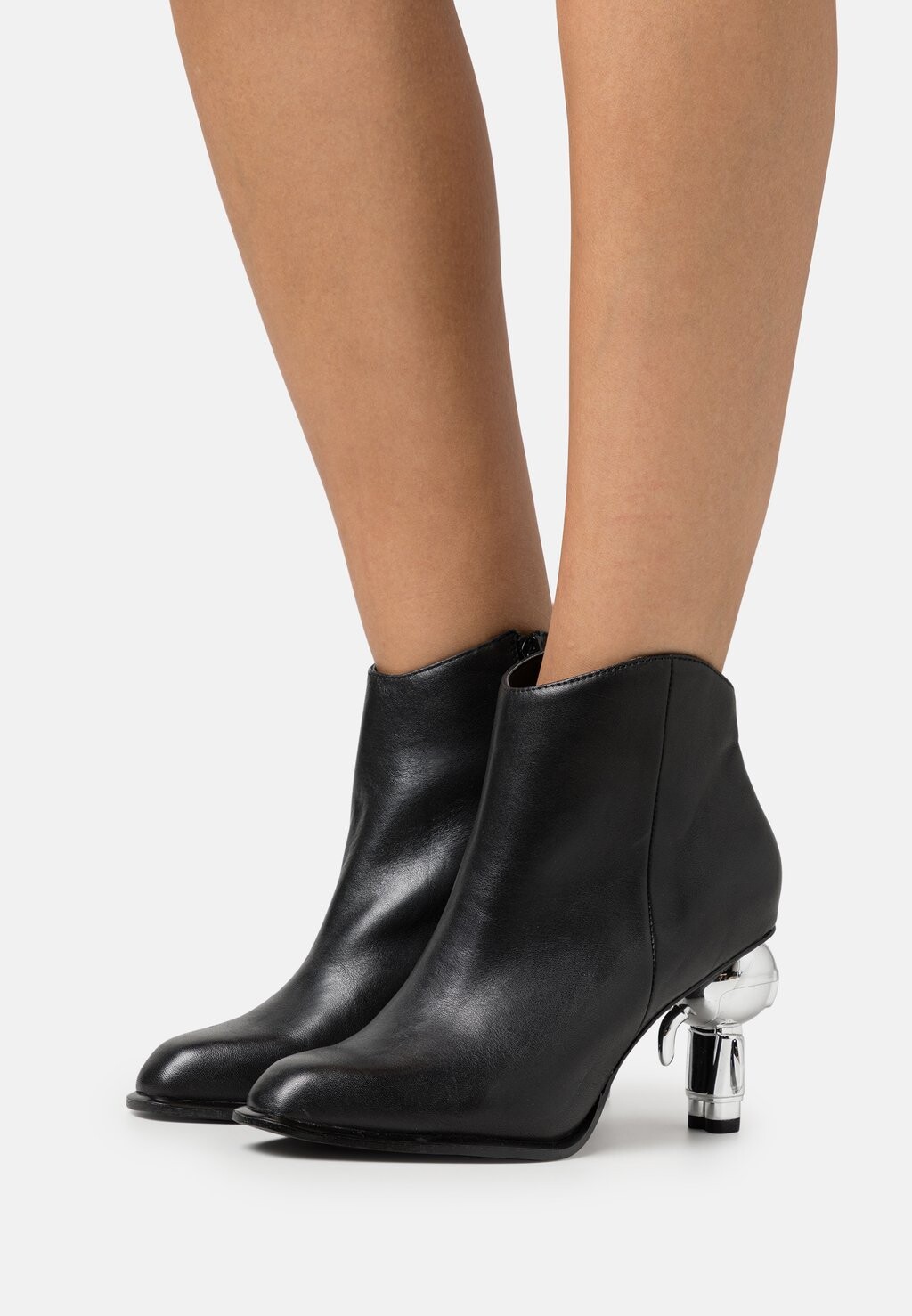 

Ботильоны IKON HEEL SHORT ZIP BOOT KARL LAGERFELD, черный