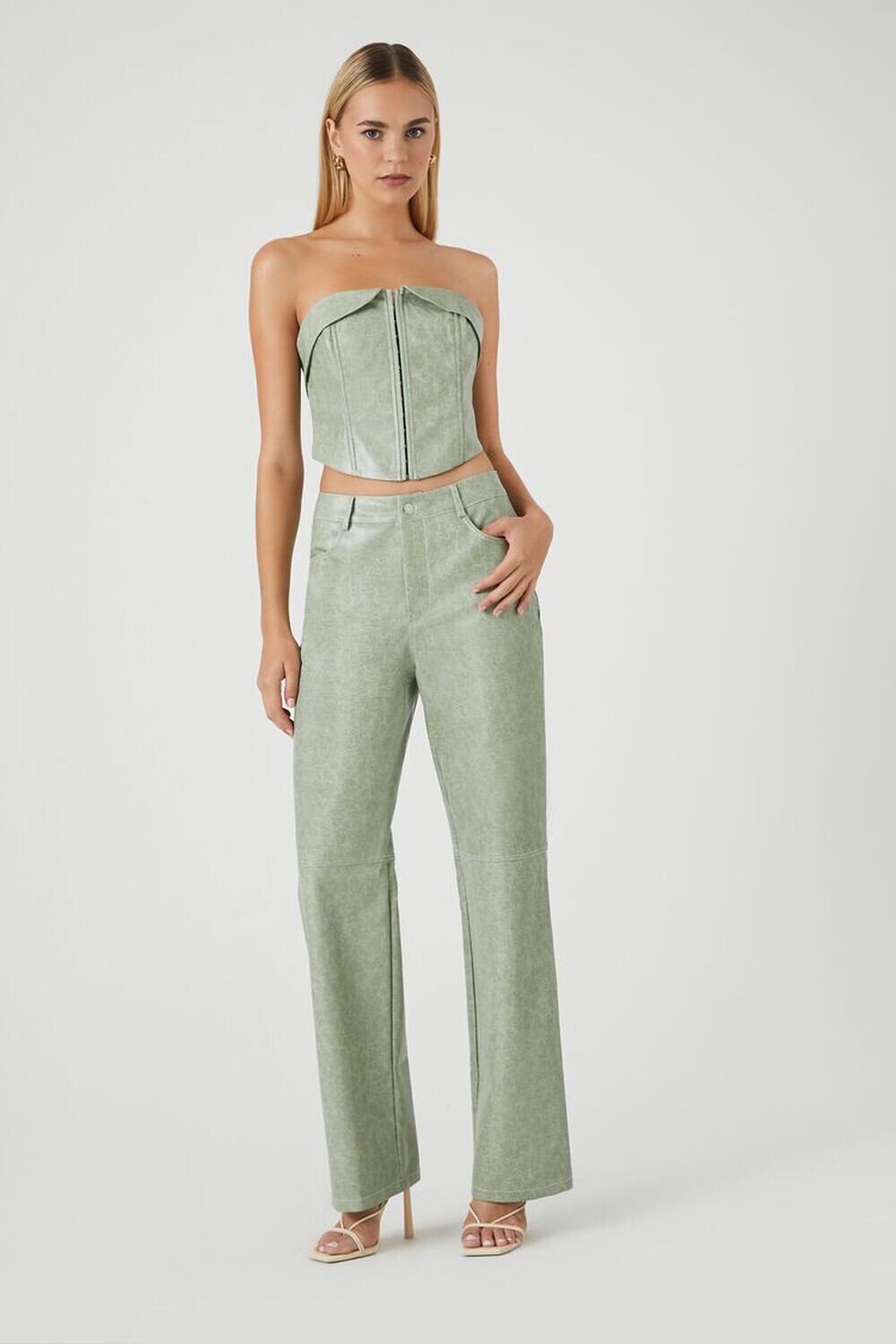 

Прямые брюки из искусственной кожи Forever 21