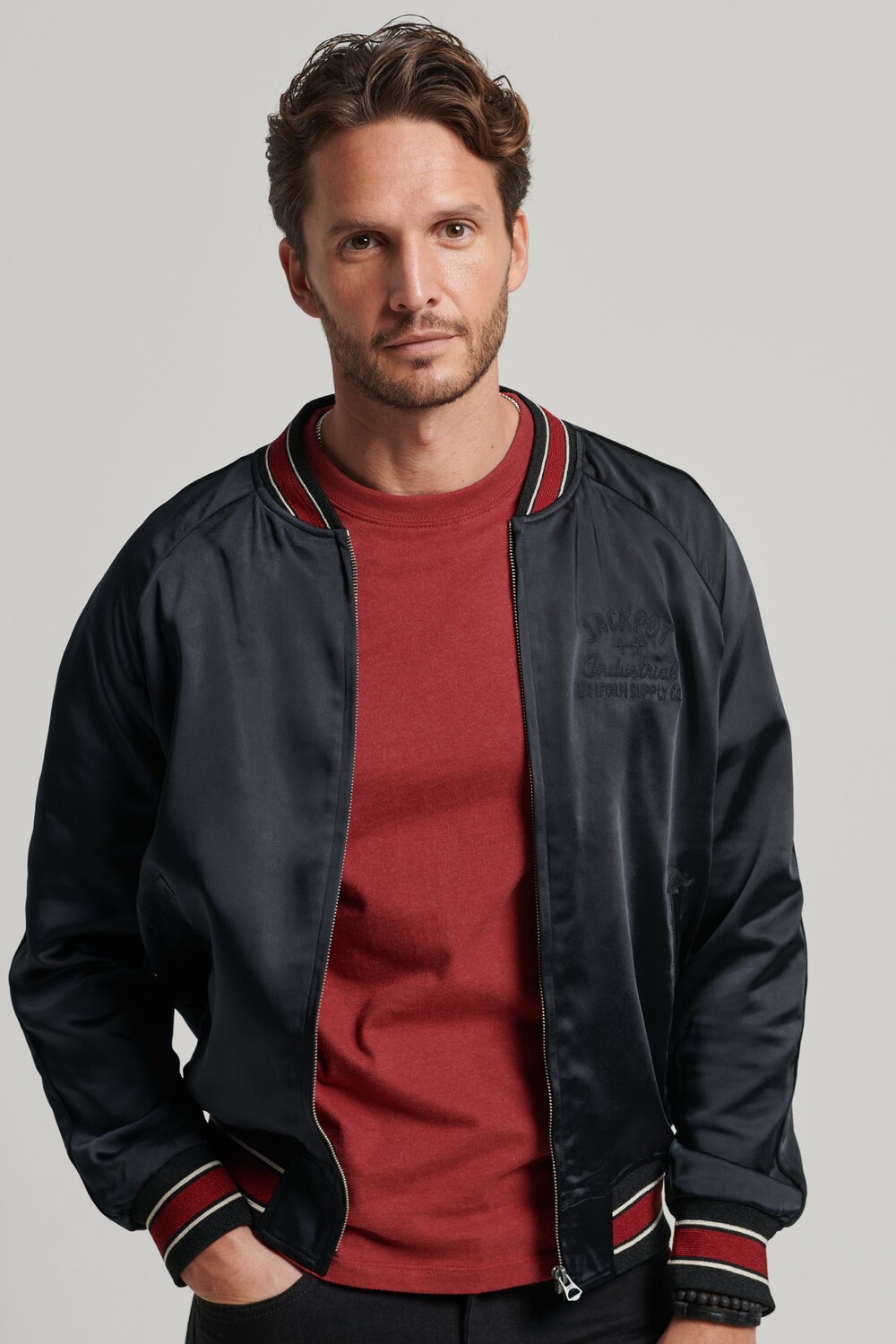 

Сукаджанская куртка Superdry, черный