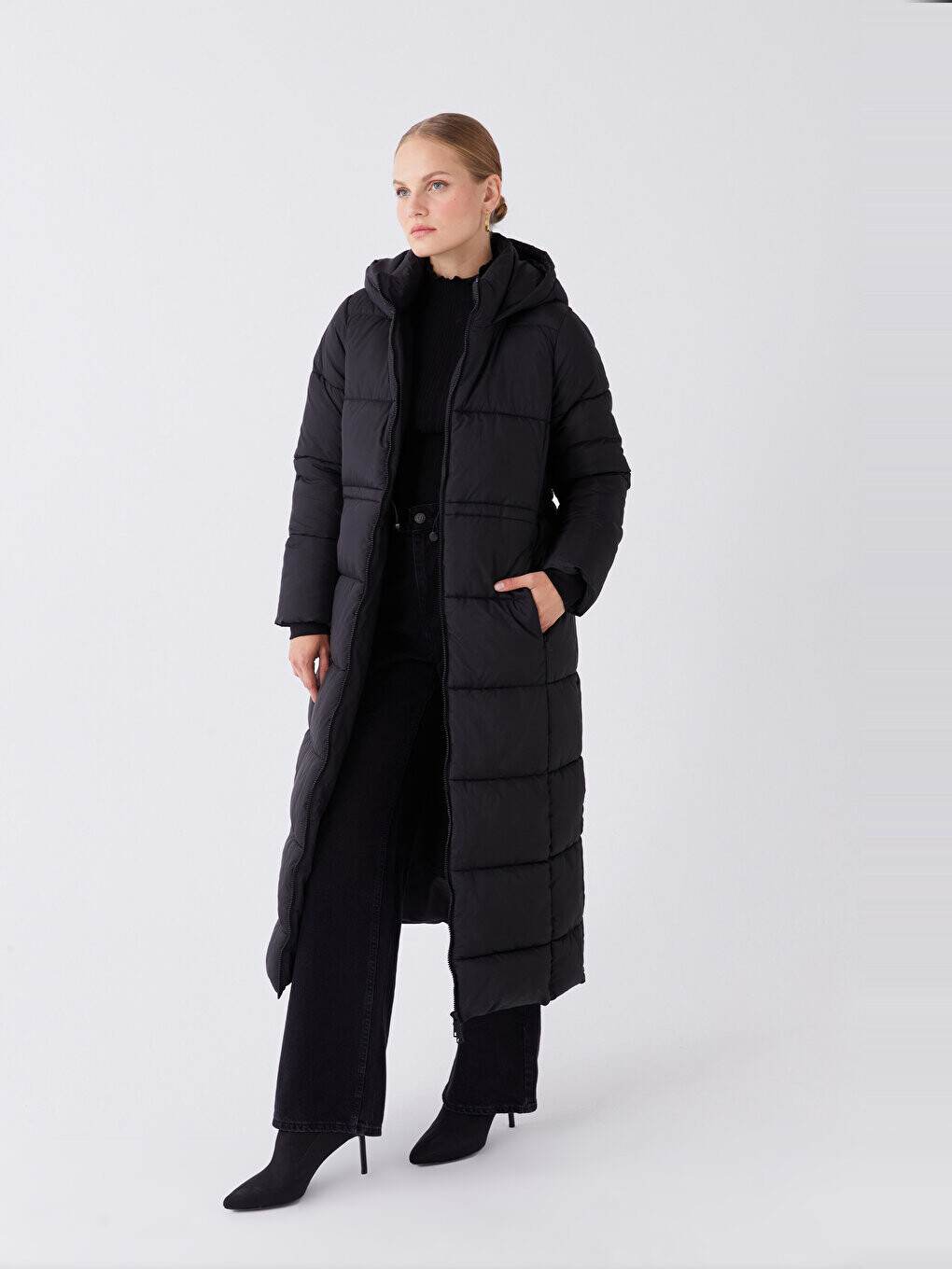 

Женское однотонное пуховик с капюшоном LCW Modest, черный