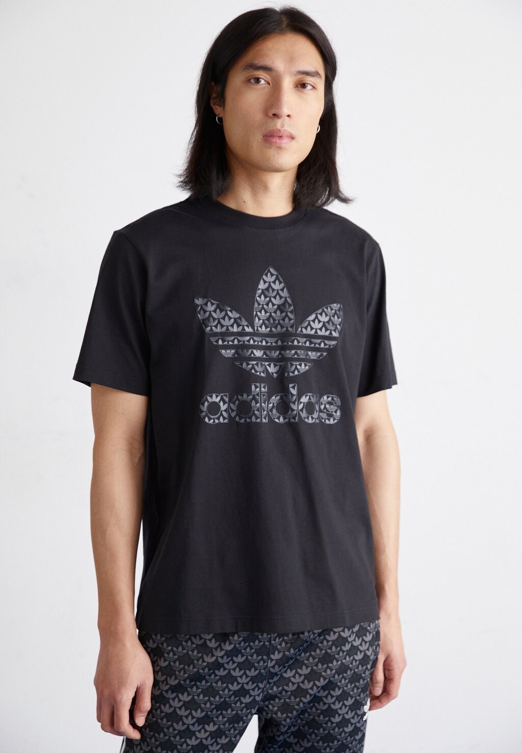 

Футболка с принтом Mono Tee adidas Originals, цвет black/grey five
