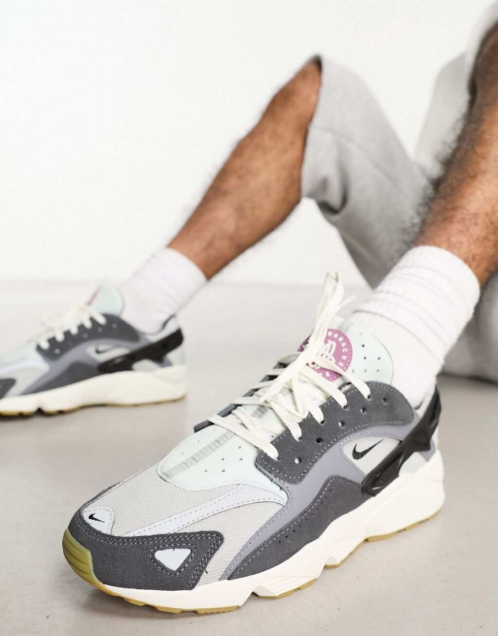 

Серо-черные кроссовки Nike Air Huarache Runner