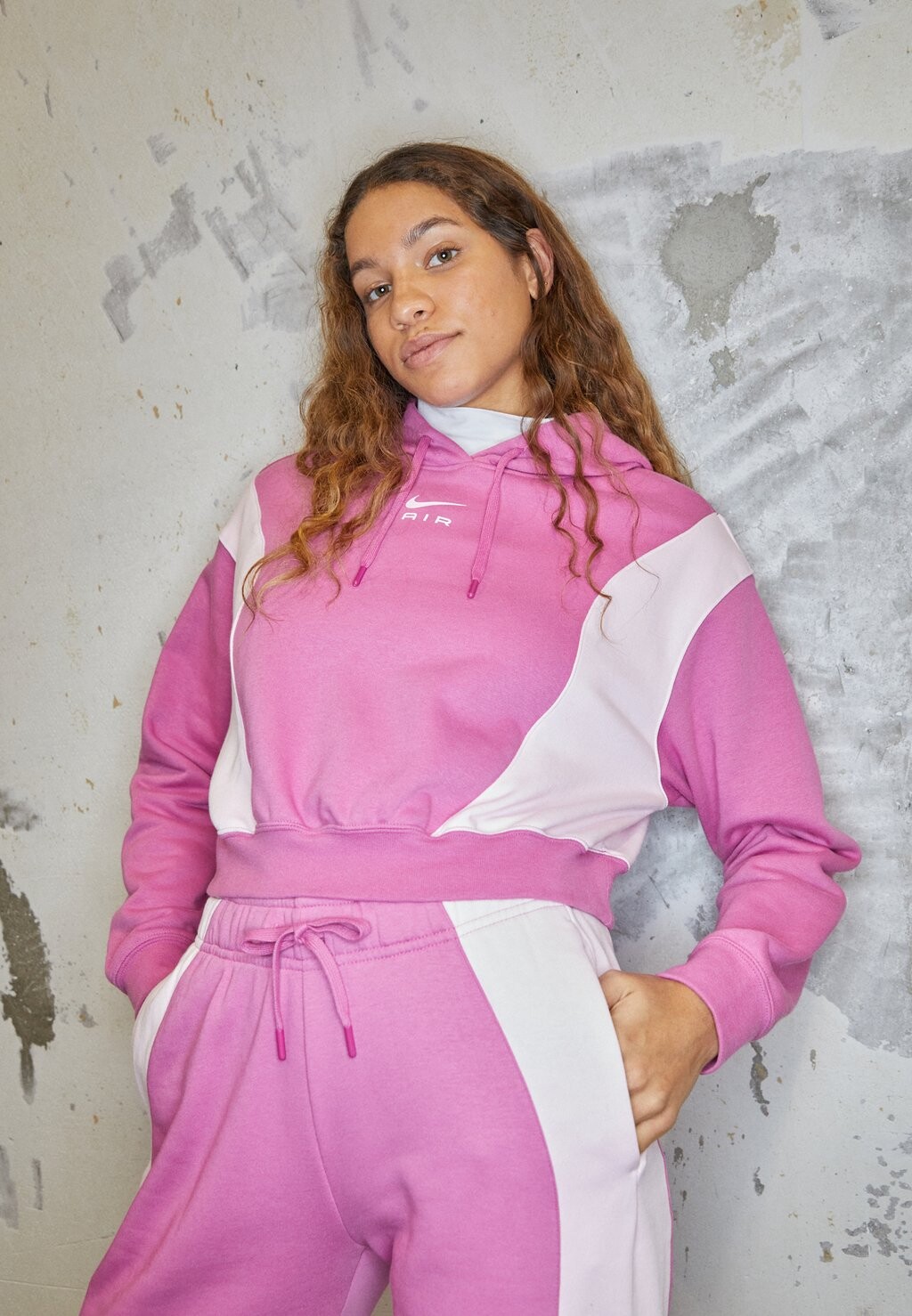 

Толстовка с капюшоном Nike Air Mod Crop, розовый/белый