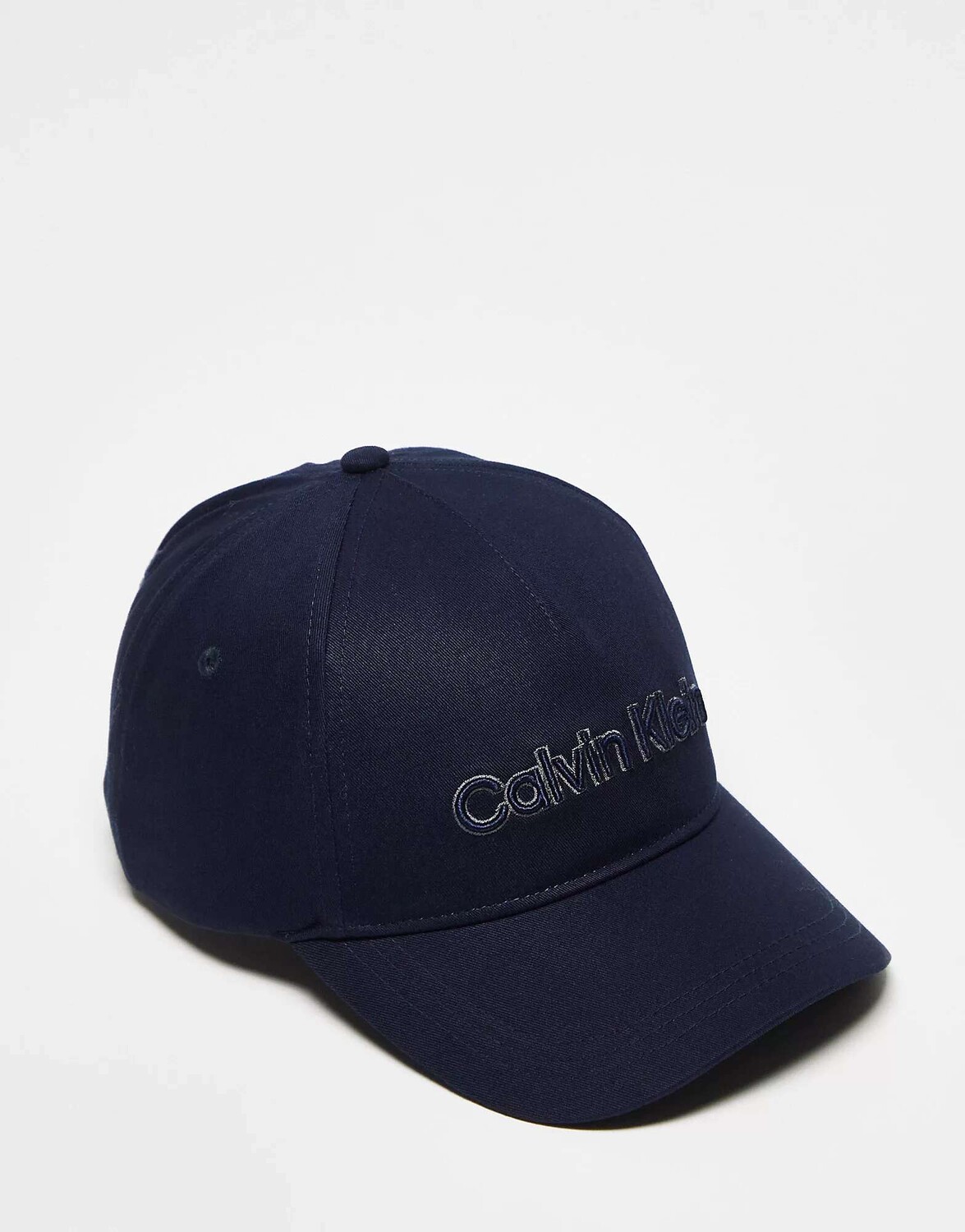 

Черная кепка с вышивкой Calvin Klein