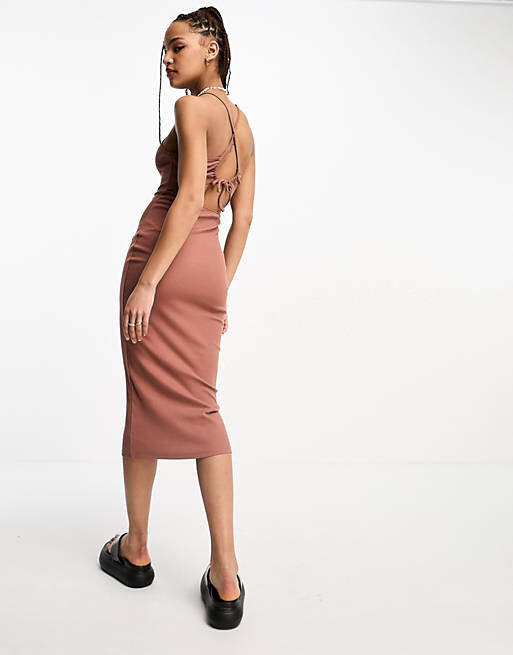 

Карамельное платье миди с бретельками на спине Miss Selfridge