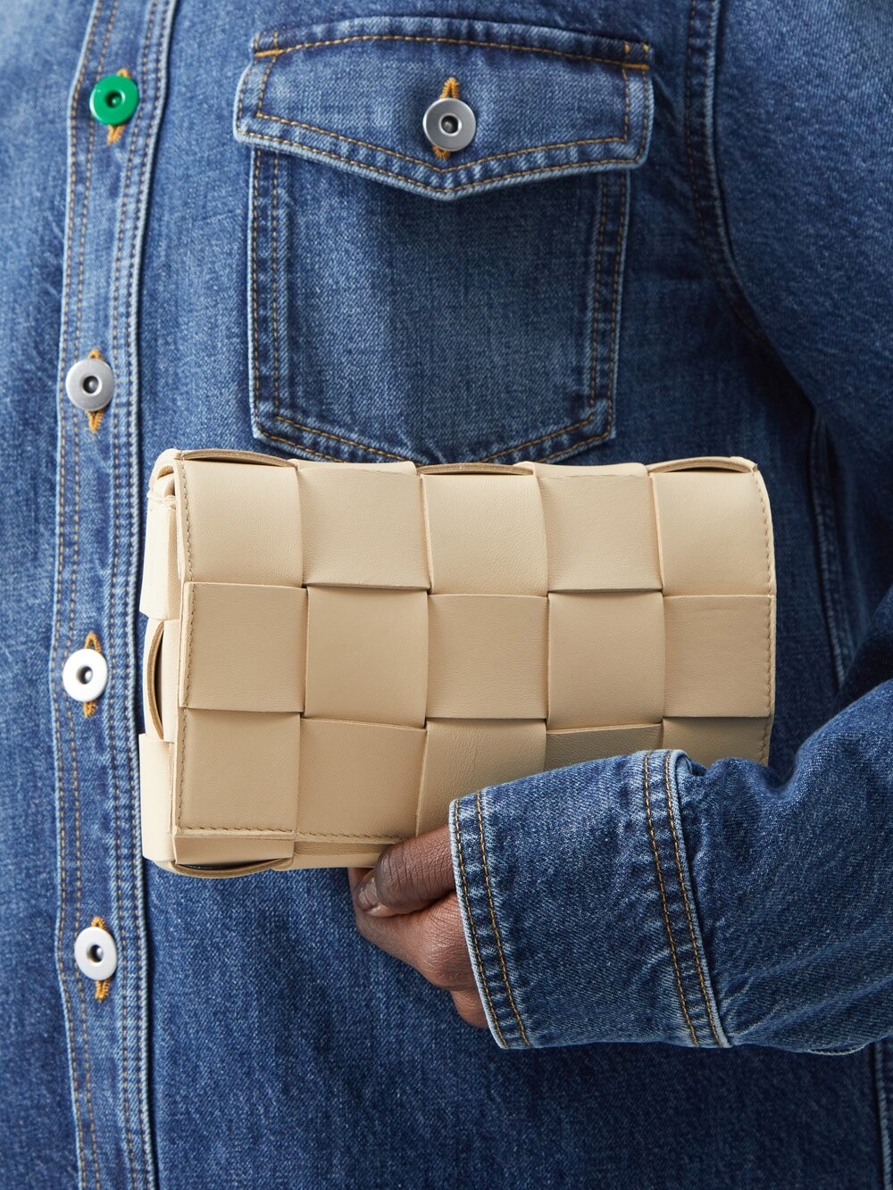 

Маленькая кожаная сумка через плечо cassette intrecciato Bottega Veneta, бежевый
