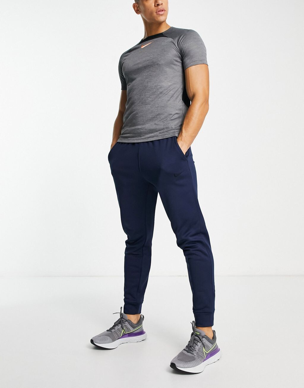 

Темно-синие зауженные джоггеры Nike Training Therma-FIT