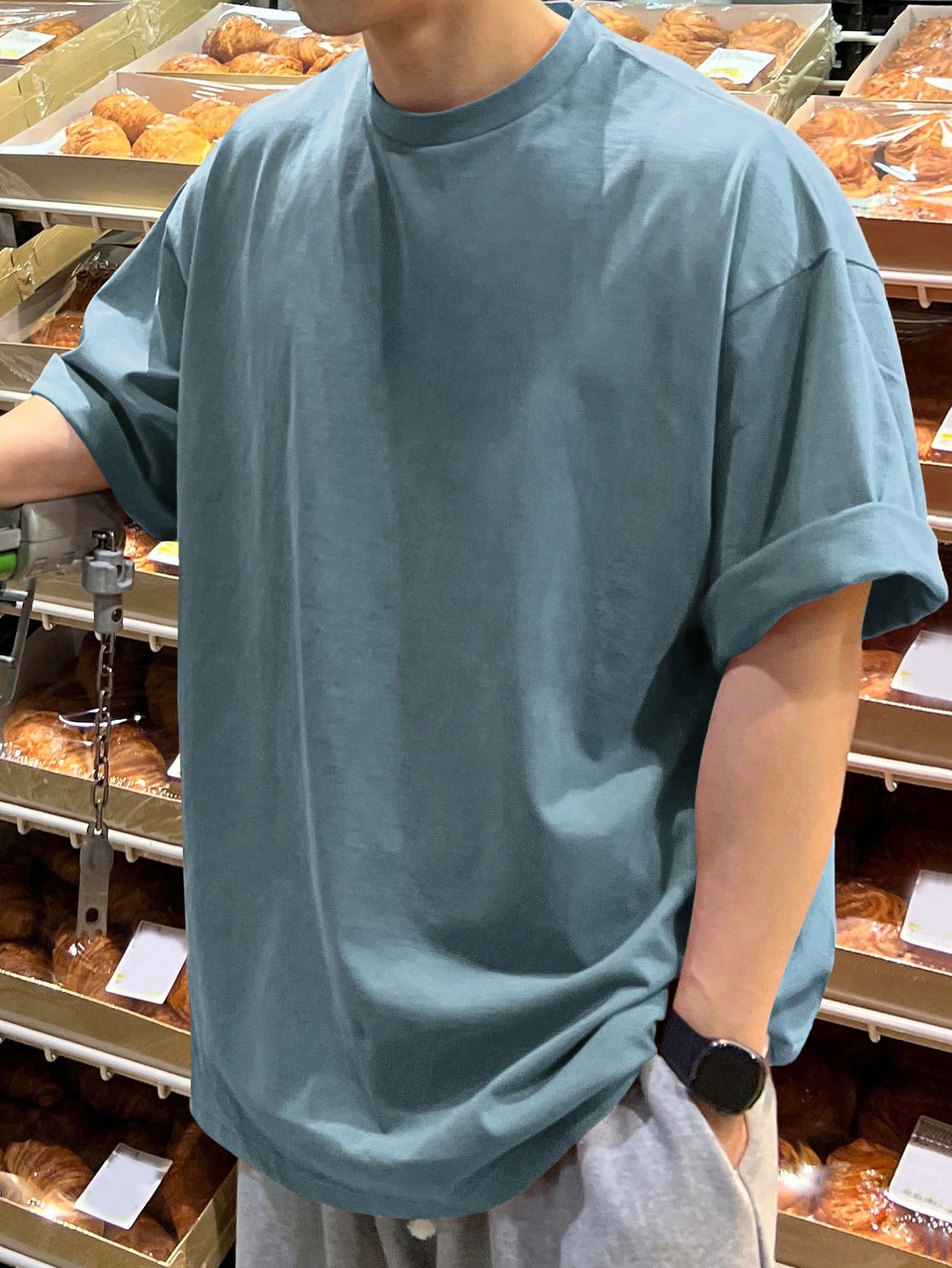 цена Мужская однотонная футболка DAZY с заниженными плечами, синий