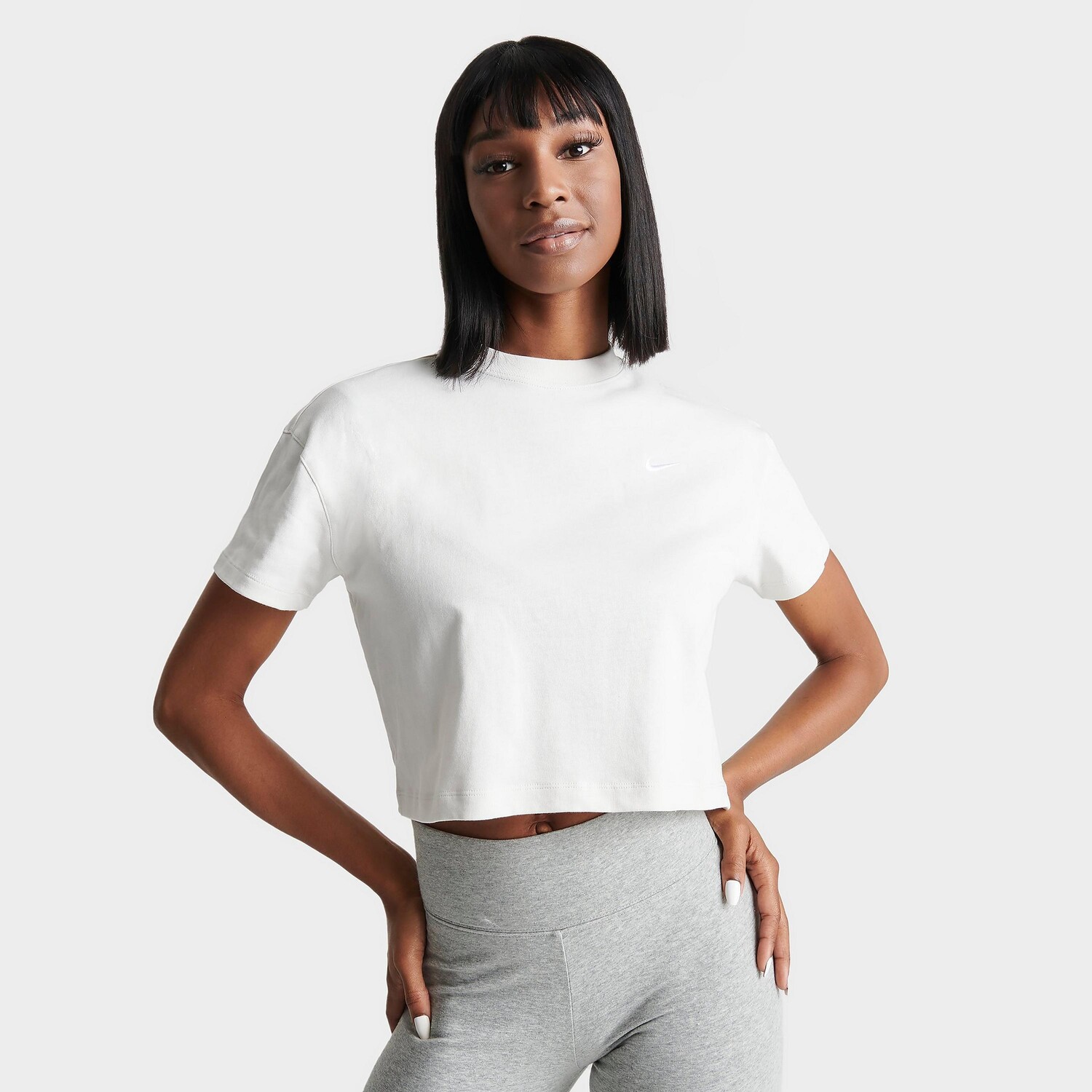 

Женская укороченная футболка Nike Solo Swoosh Essential, белый