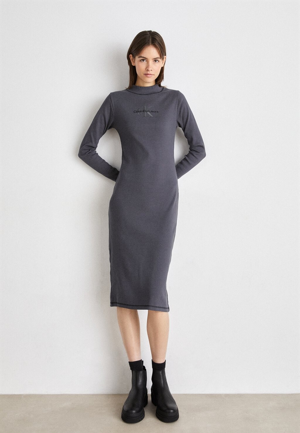 

Легкое платье HERO MONOLOGO DRESS Calvin Klein Jeans, черный
