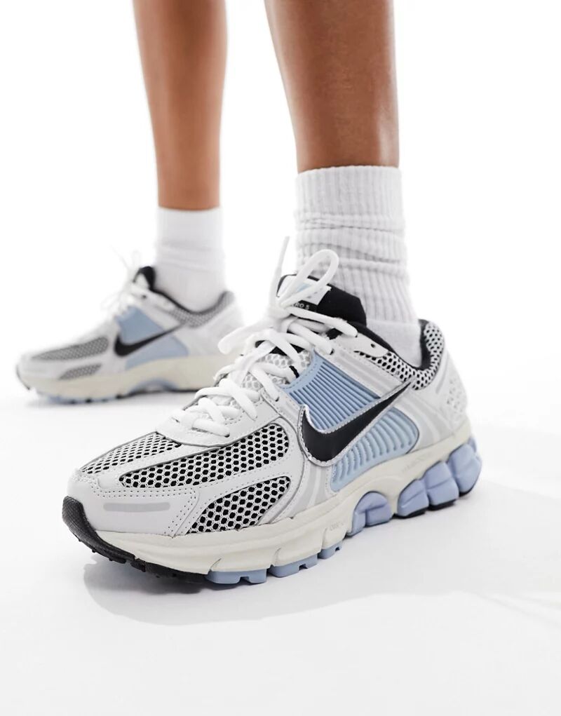 Светло-серые и синие кроссовки Nike Zoom Vomero 5