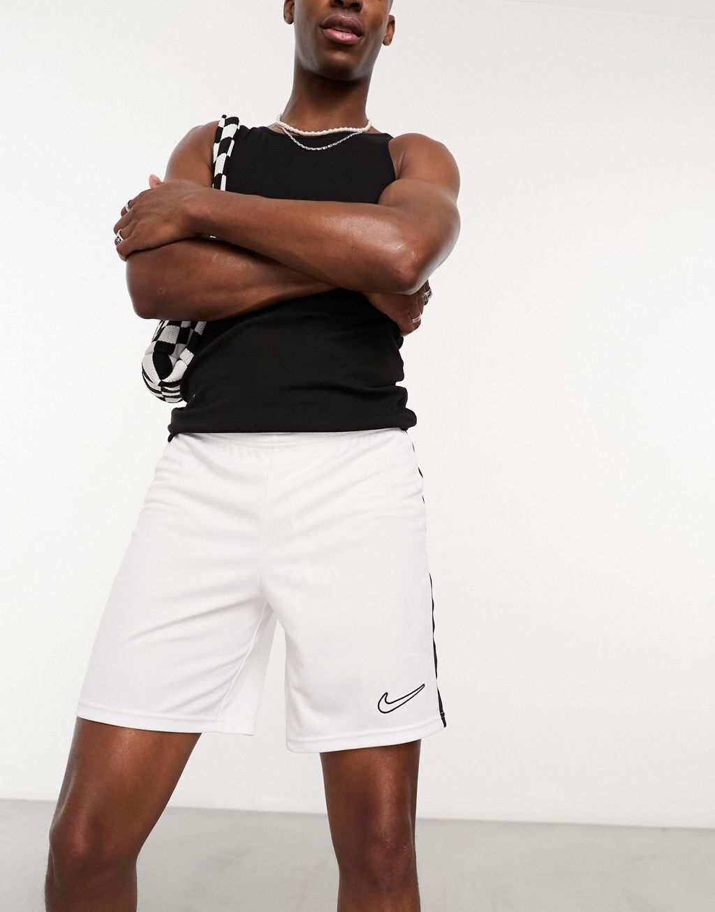 

Белые шорты Nike Football Academy 23 Dri-Fit