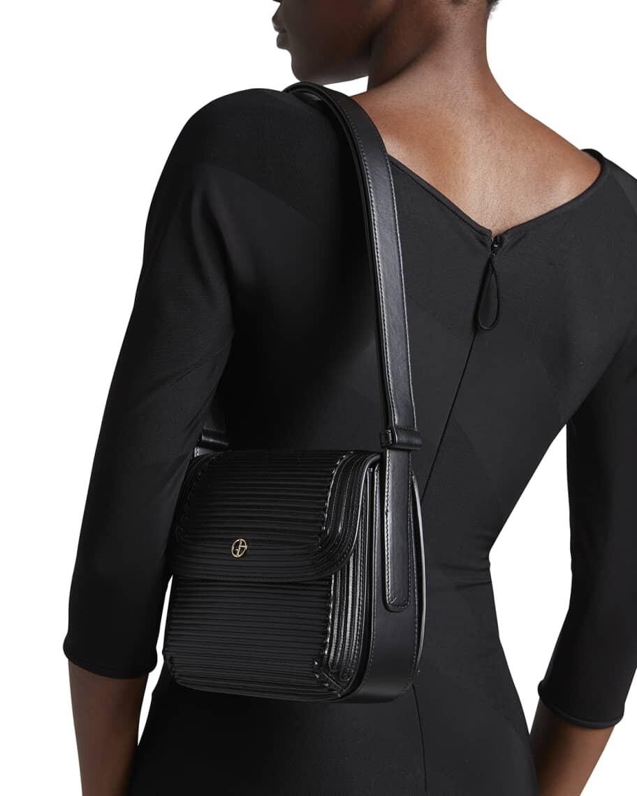 

Стеганая кожаная сумка через плечо с клапаном Giorgio Armani