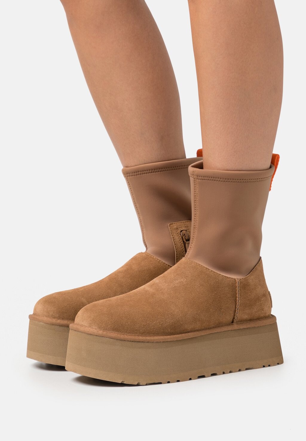 

Ботильоны на платформе CLASSIC DIPPER UGG, каштан