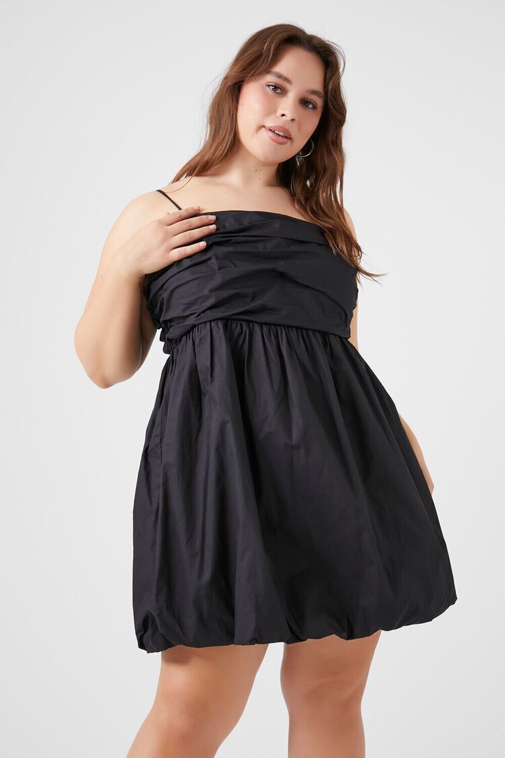 

Платье Babydoll больших размеров с объемным подолом Forever 21, черный