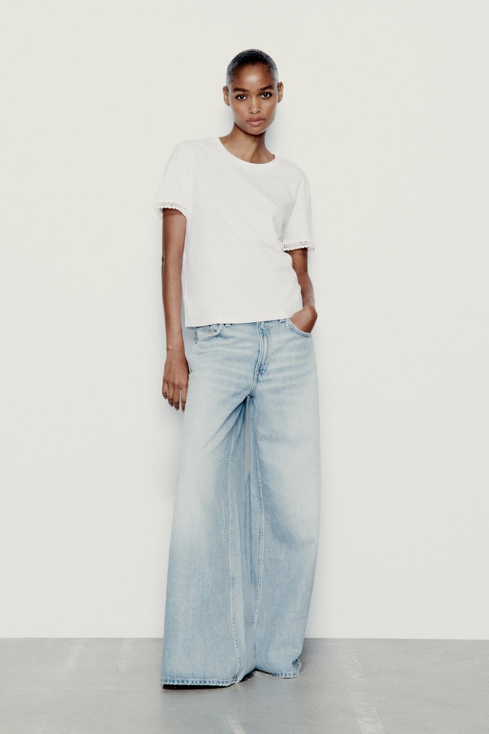 

Футболка с рукавами с кружевой отделкой ZARA, белый