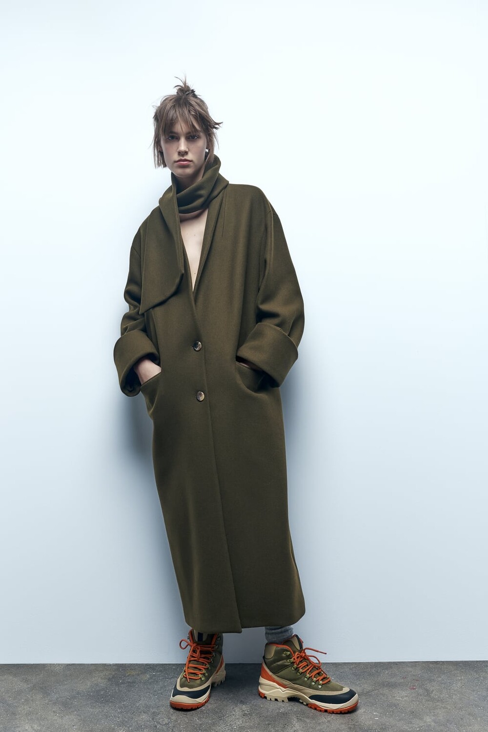 

Вибрамгорные ботинки ZARA, хаки