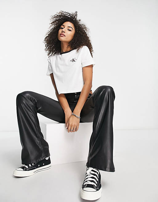 

Белая укороченная футболка с контрастной строчкой Calvin Klein Jeans