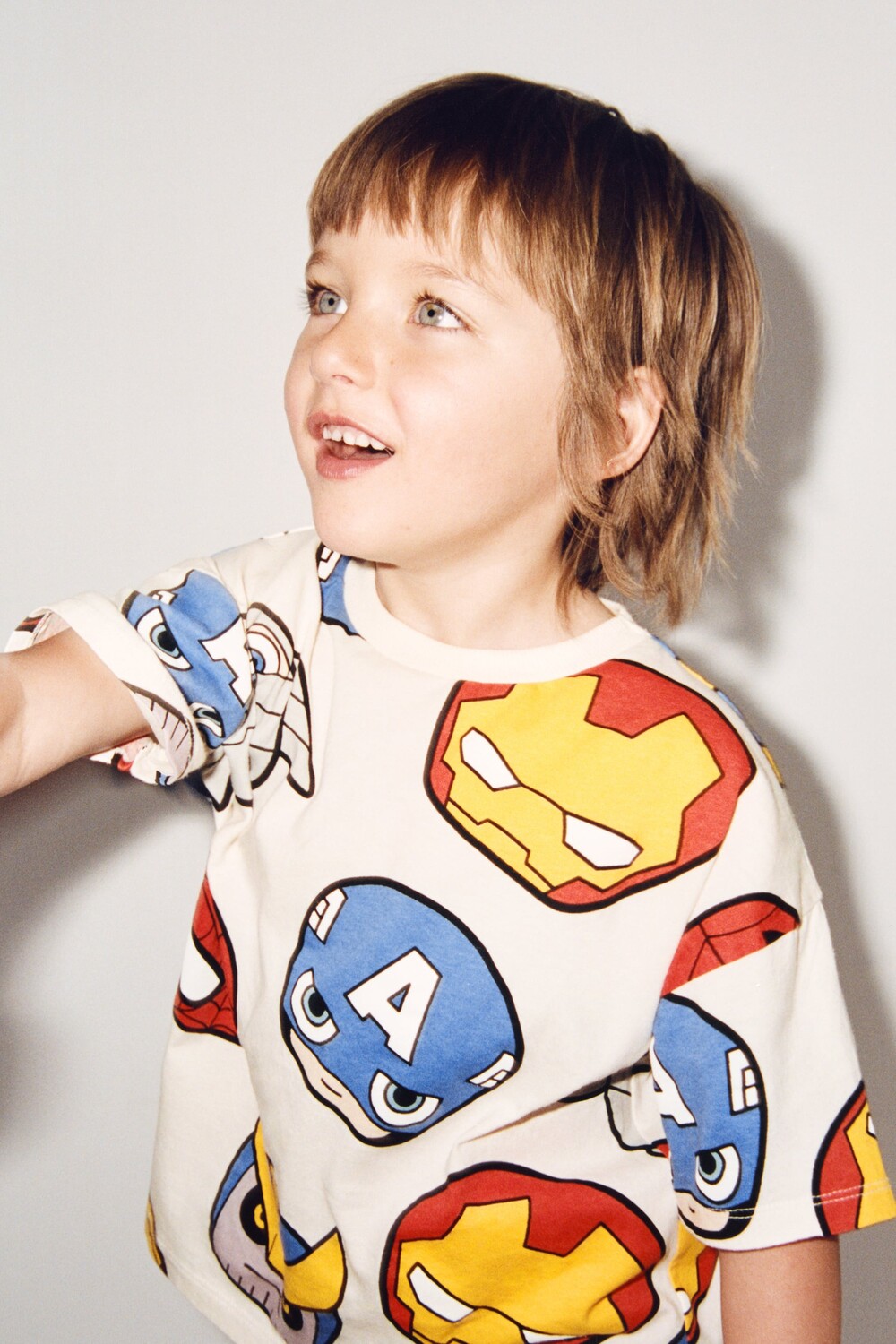 

Спортивная куртка avengers marvel Zara, экрю
