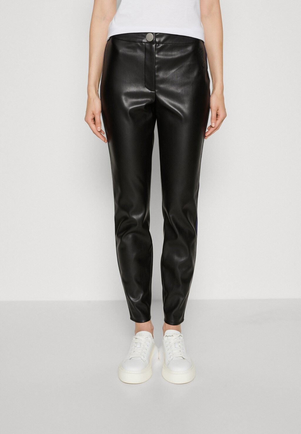 

Брюки Armani Exchange, черный