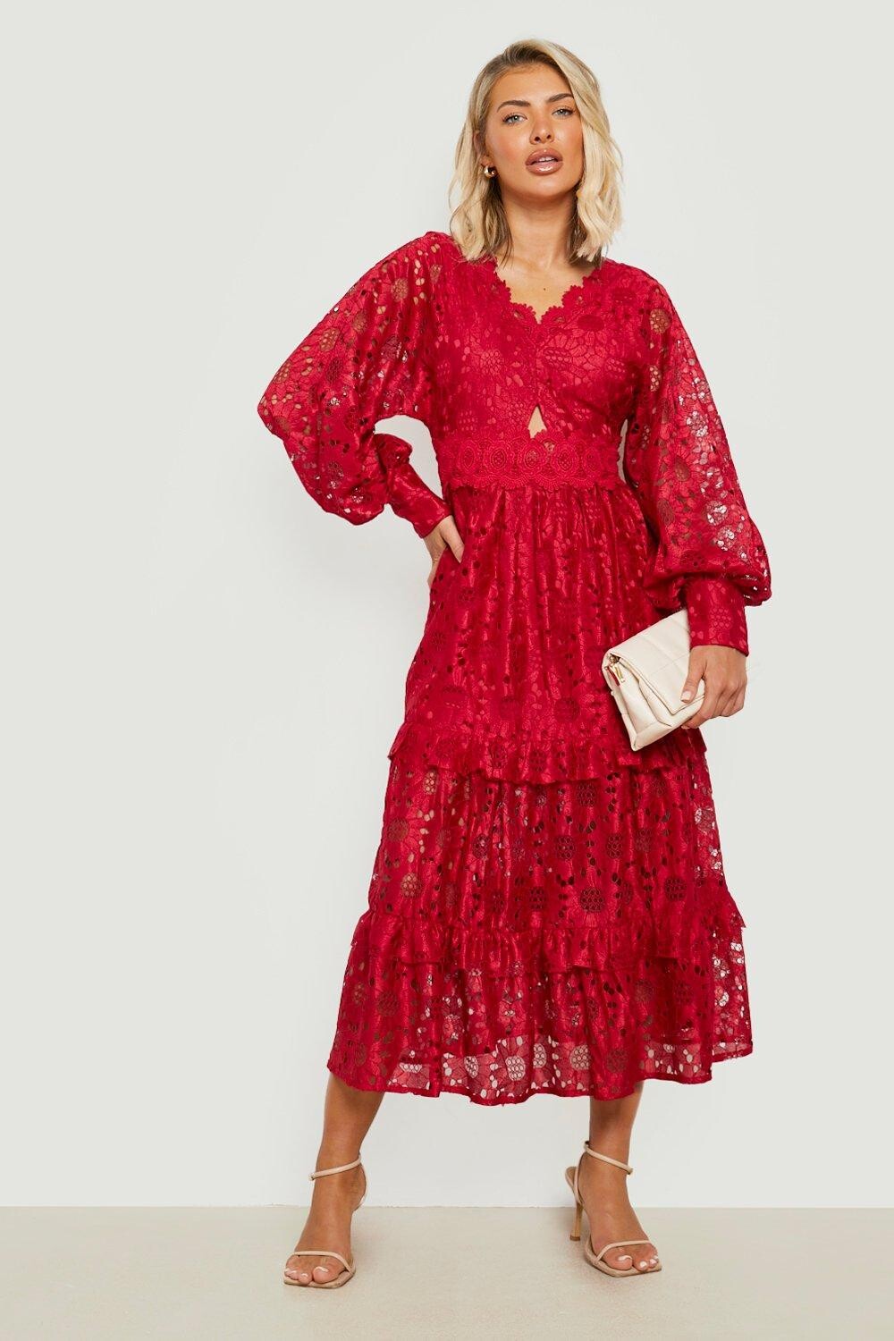 

Бутиковое кружевное платье миди крючком Boohoo, красный