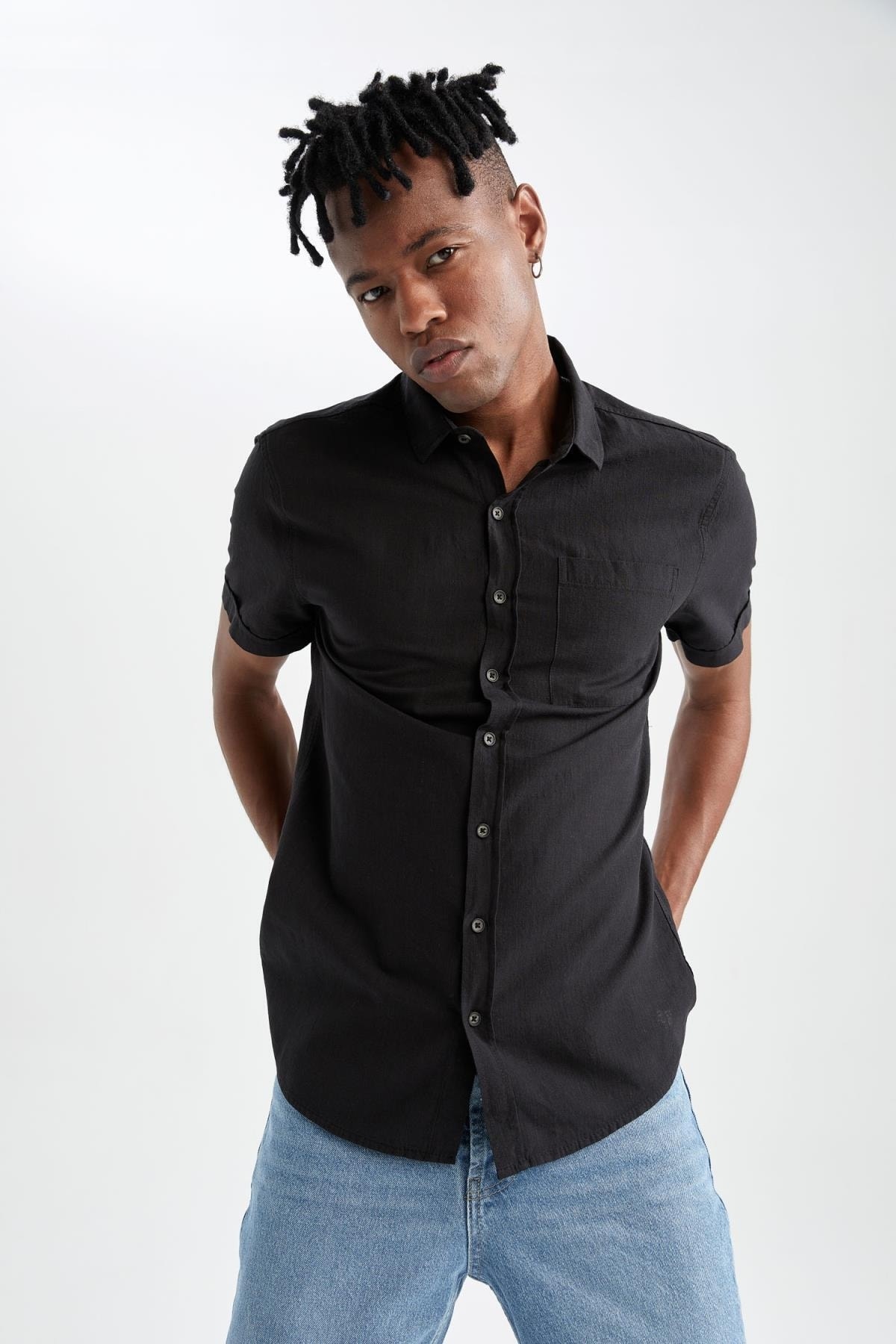 Базовая рубашка Slim Fit с короткими рукавами DeFacto, черный базовая рубашка slim fit с короткими рукавами defacto хаки