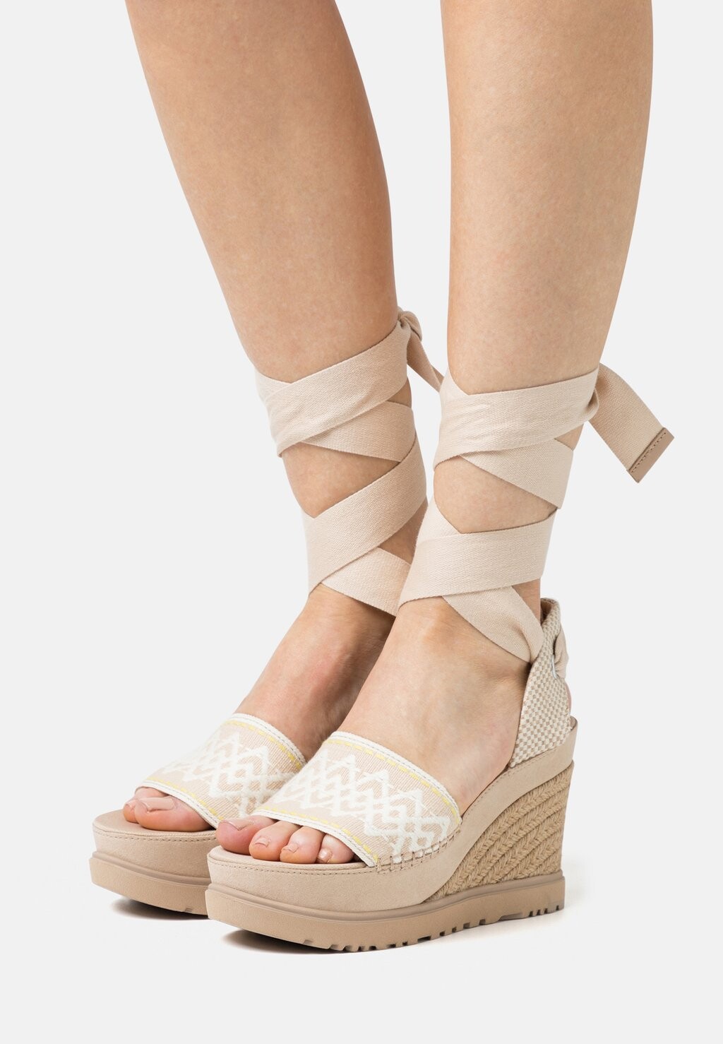 

Босоножки на каблуке UGG