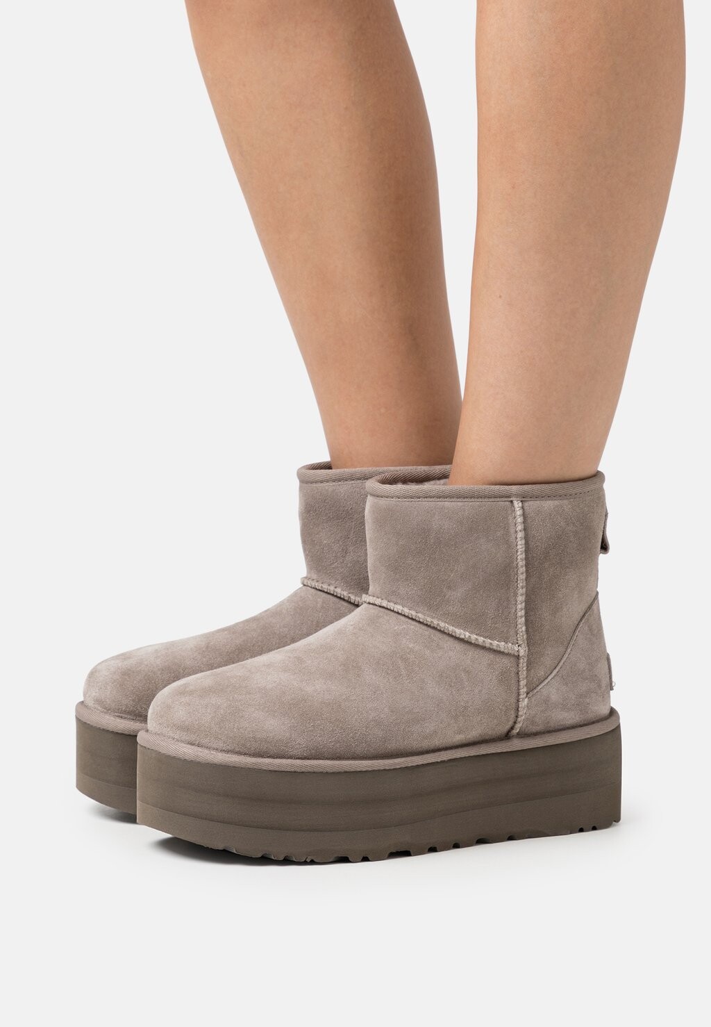 

Ботильоны на платформе UGG