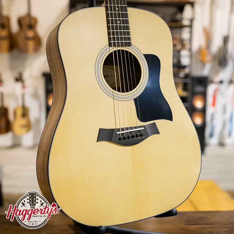 

Акустическая гитара Taylor 110e Dreadnought Acoustic/Electric with Gig Bag