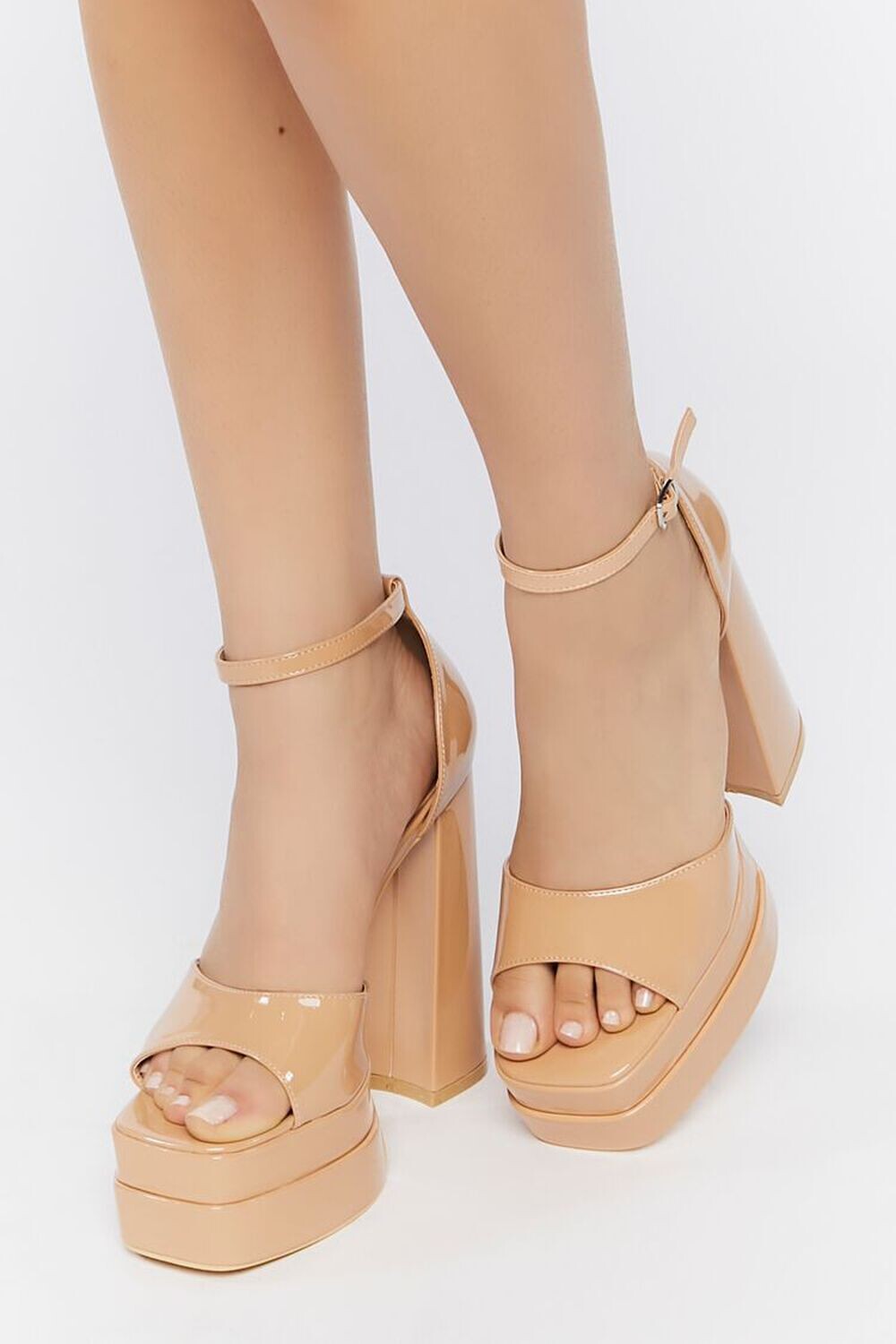 

Туфли на платформе из искусственной лакированной кожи Forever 21, нюд