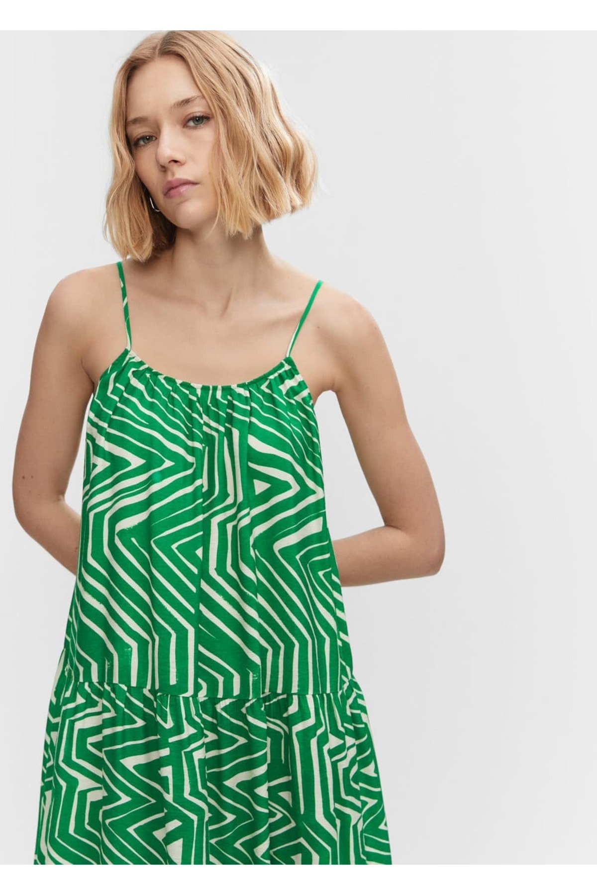 цена Длинное платье с рисунком Mango, зеленый