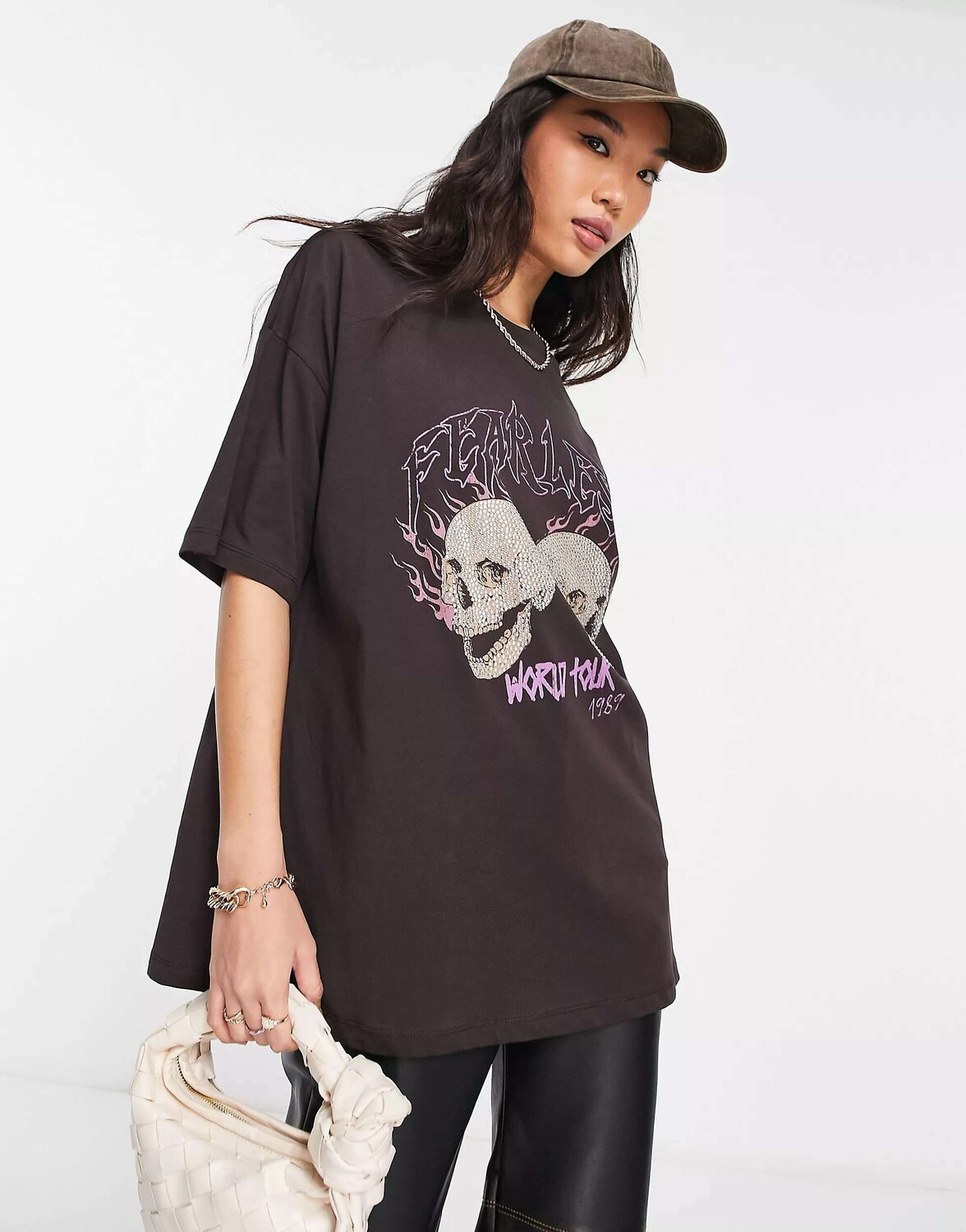 

Коричневая оверсайз-футболка ASOS с графическим изображением мирового турне «страшное исправление», Коричневый