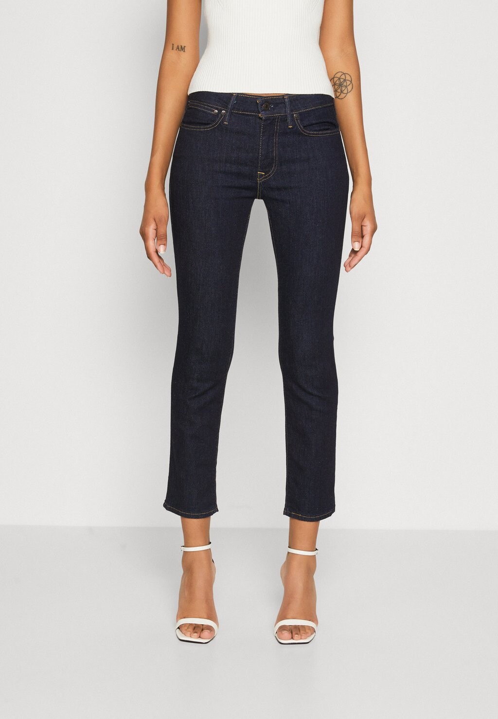 

Джинсы облегающего кроя Levi's 712 Slim Welt Pocket, темно–синий