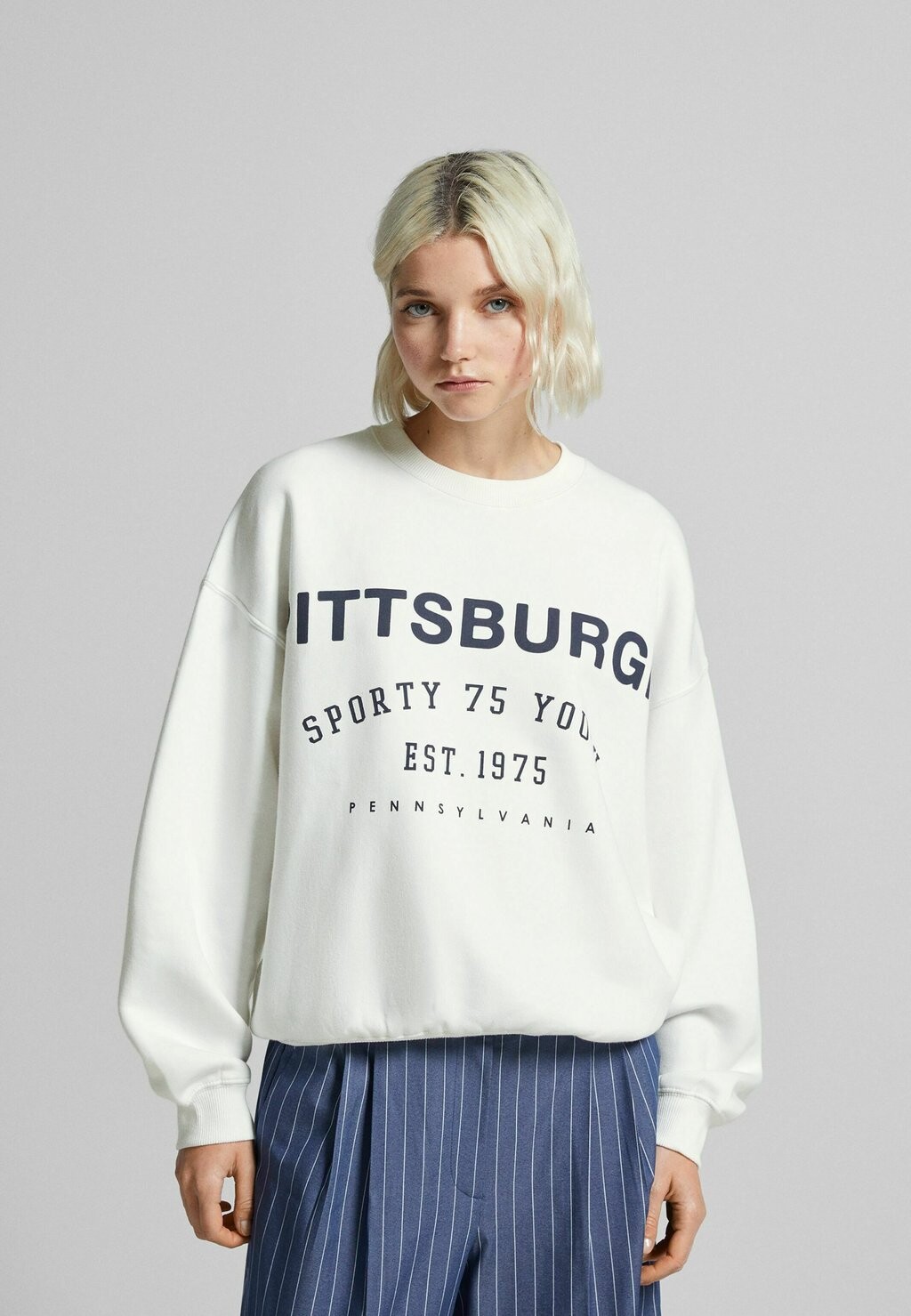 

Толстовка Bershka
