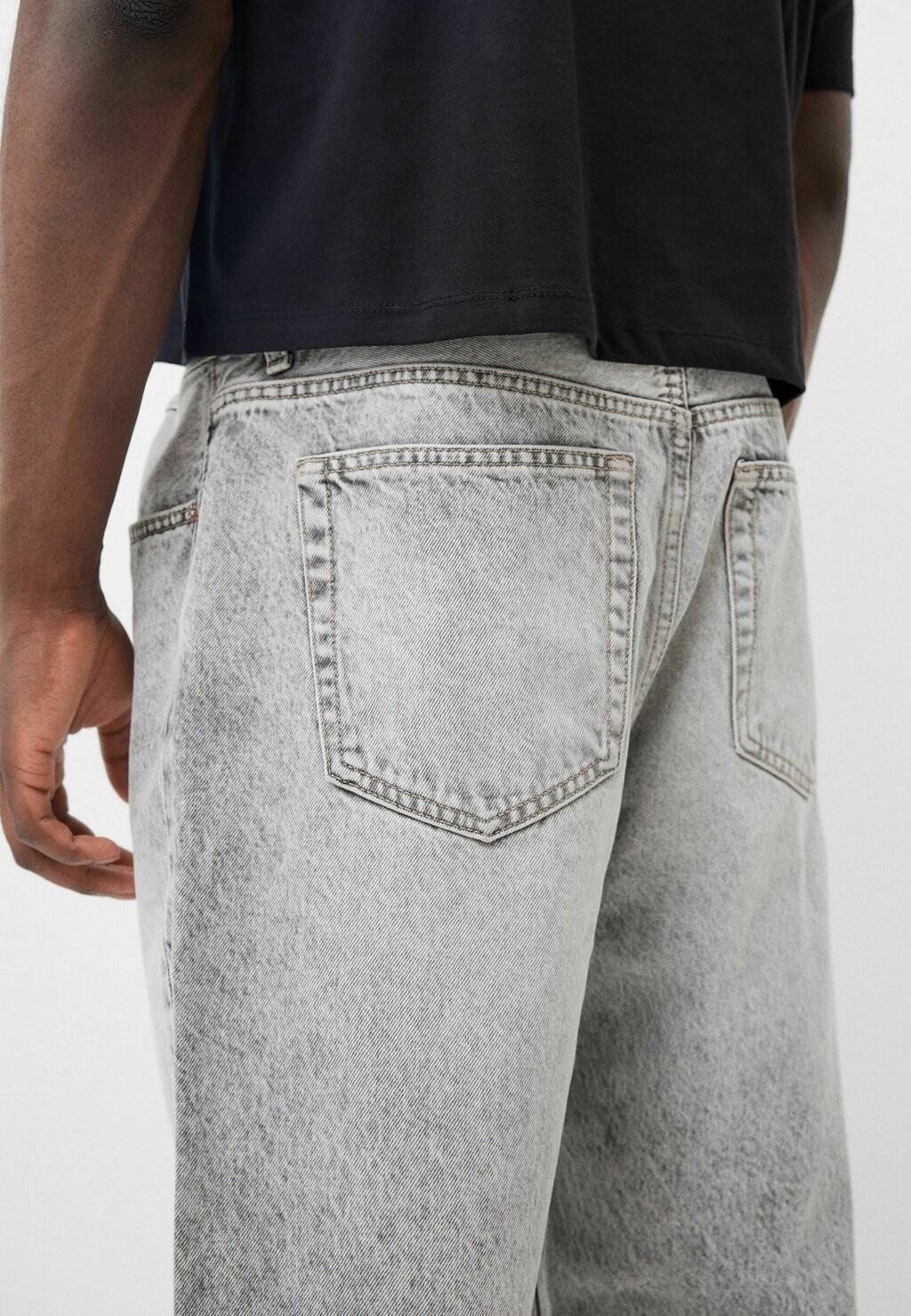 

Джинсы свободного покроя LOOSE-FIT Bershka, серый