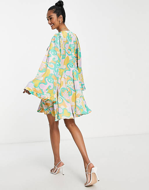 

Свободное мини-платье мини с годеками и расклешенными рукавами ASOS DESIGN