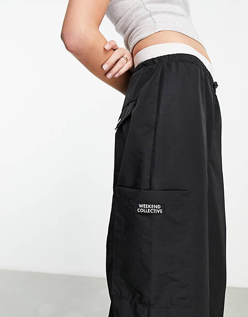 

Черные брюки карго с карманом и парашютом ASOS Weekend Collective, Черный