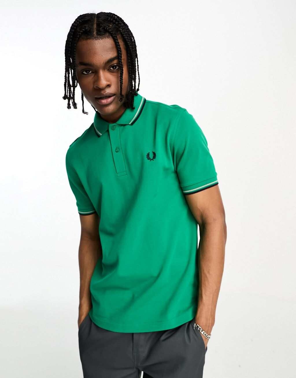 

Зеленая рубашка-поло с двумя окантовками Fred Perry