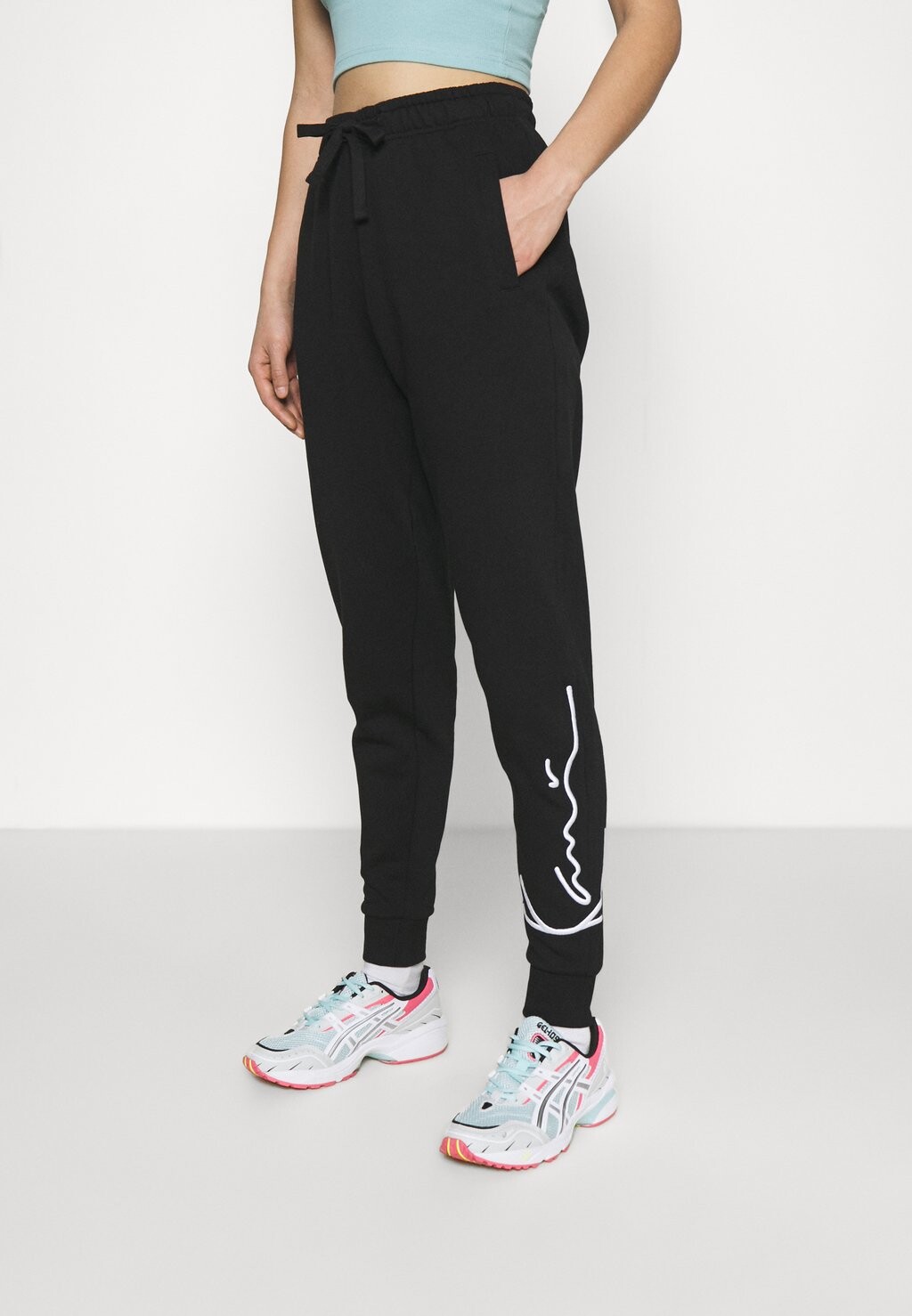 

Спортивные брюки SIGNATURE Karl Kani, черный