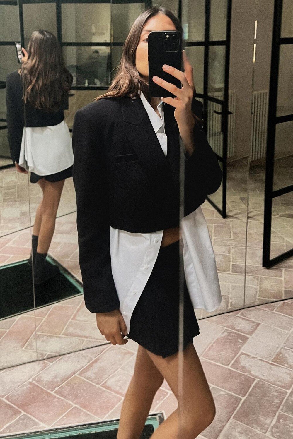 

Укороченный пиджак с подкладками на плечах ZARA, черный