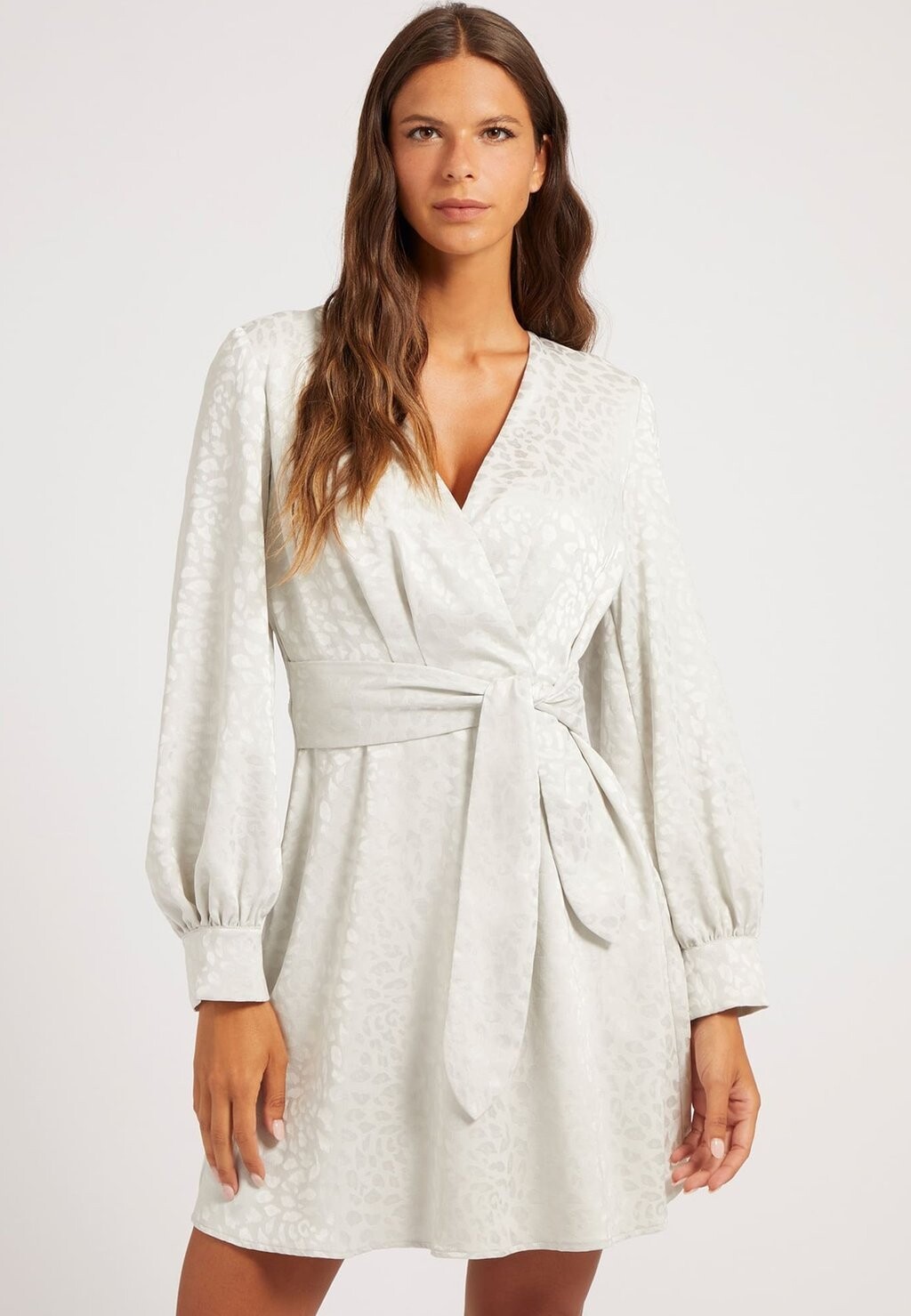 

Элегантное платье Guess