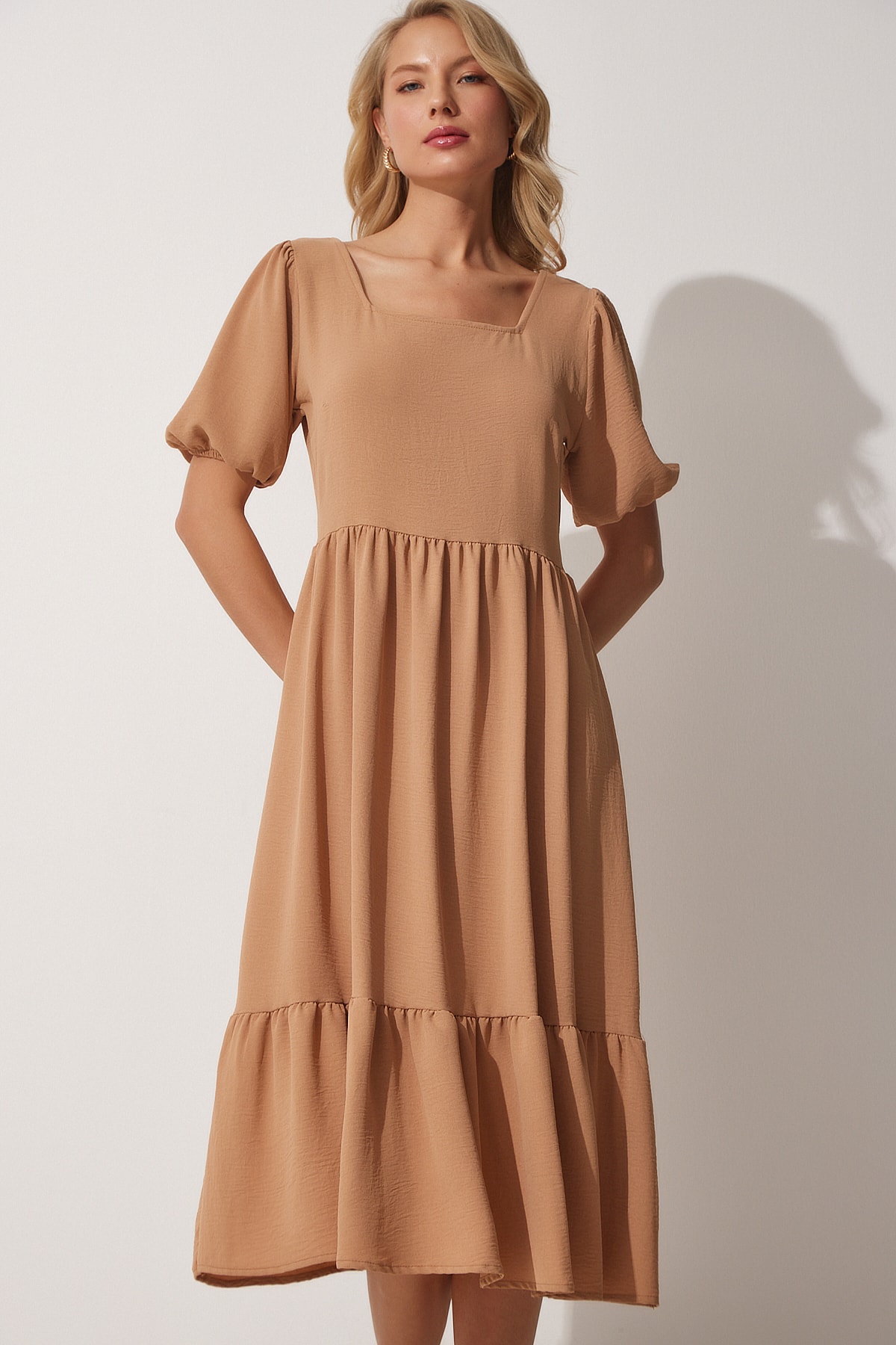 Женское летнее платье Airobin бисквитного цвета с квадратным воротником Happiness İstanbul, коричневый цена и фото